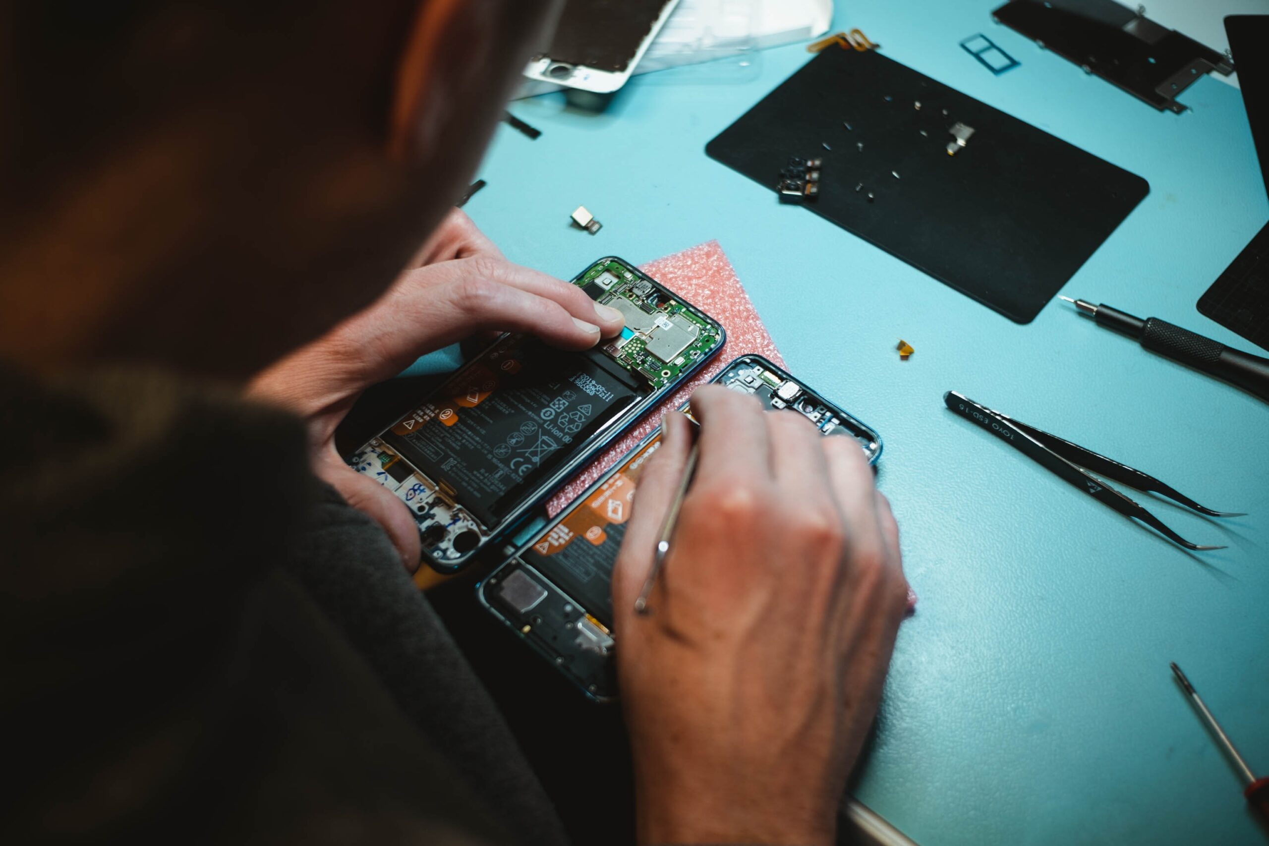 How to Choose the Right Phone Repair Shop Near Me ?
